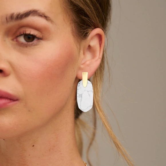 KENDRA SCOTT • Gold Aragon White Howlite Earrings - Picture 2 of 3